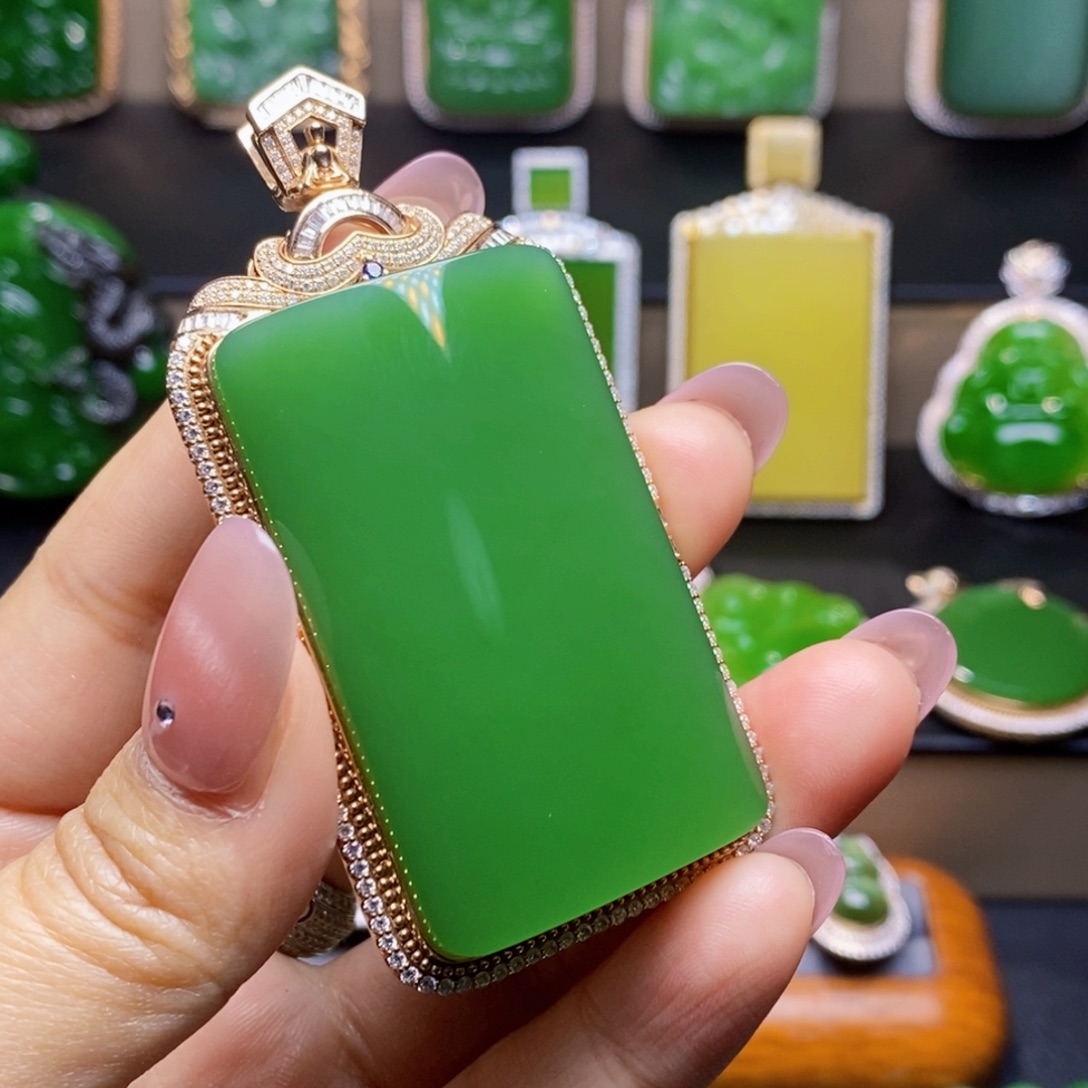 雄***鹰和田玉18K金镶嵌挂件