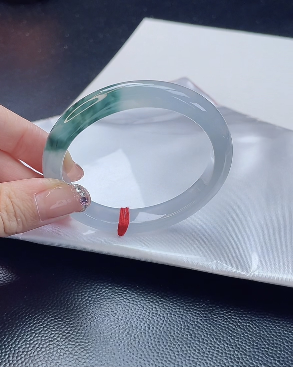 翡翠手镯未镶嵌翡翠