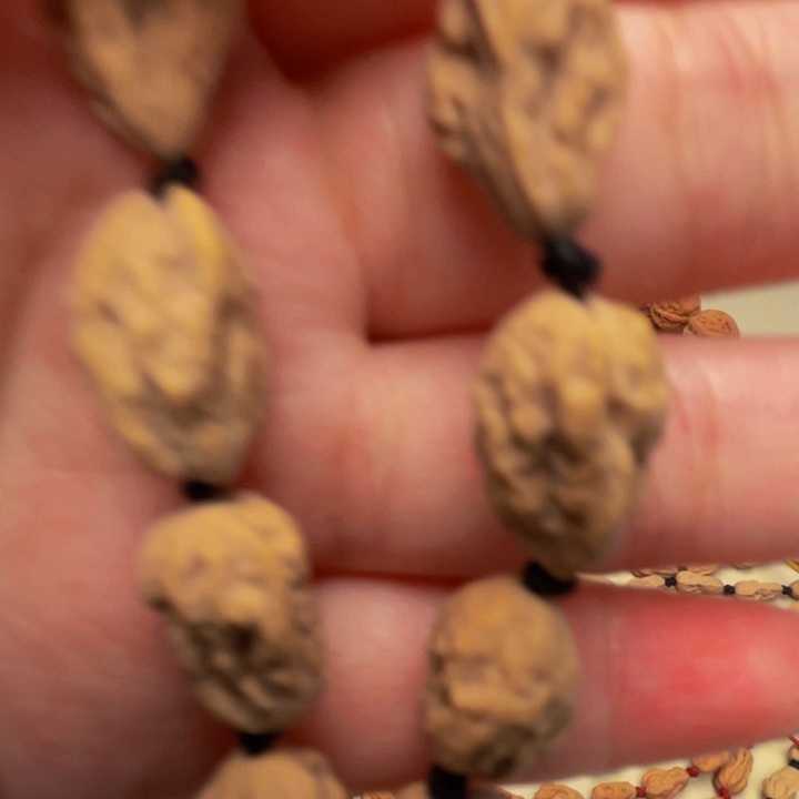 天***空文玩核桃吊坠异形