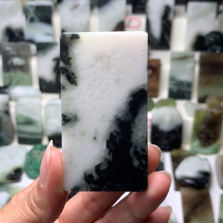 独山玉未镶嵌颈饰