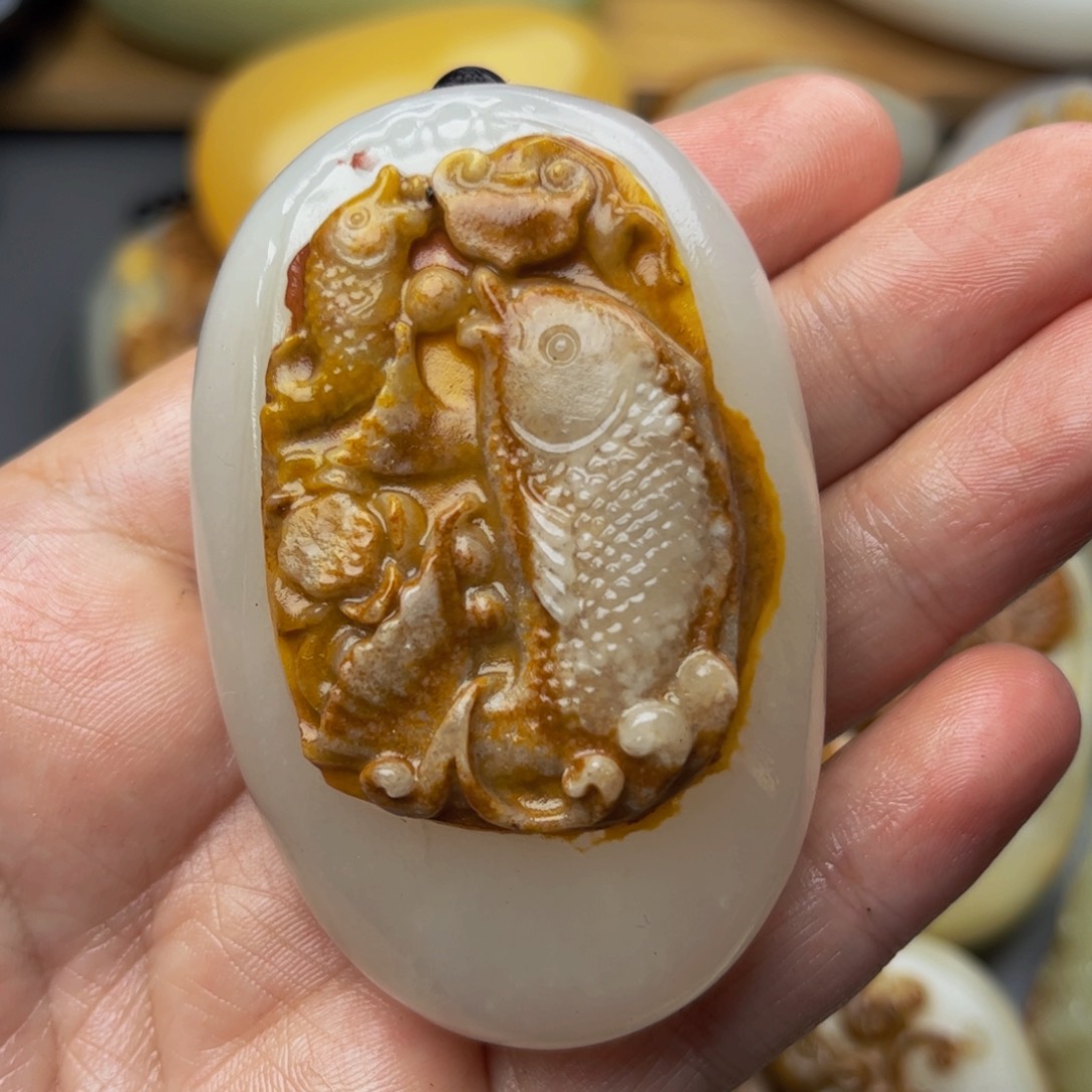 石材方解石手把件鱼