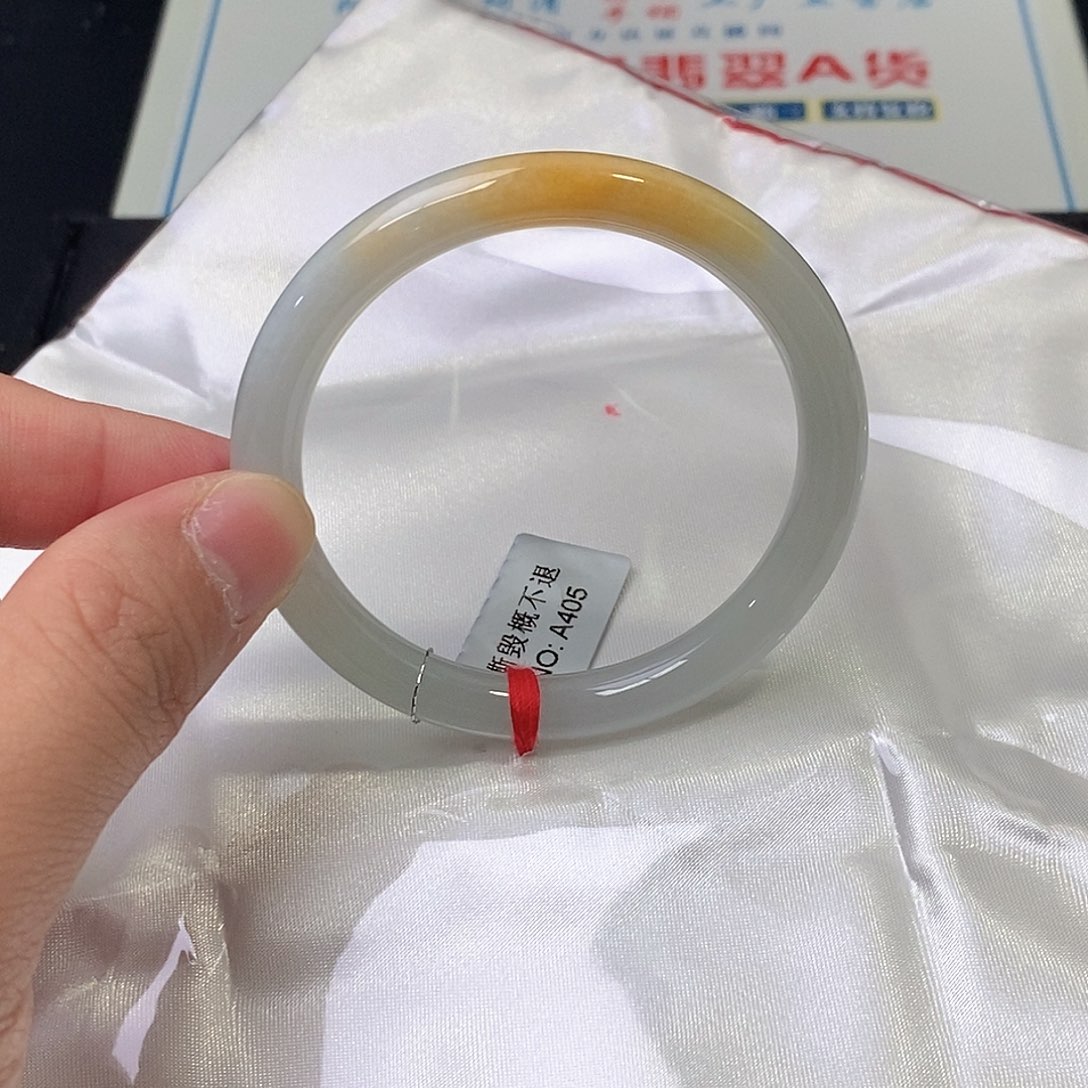 翡翠未镶嵌手镯（圆镯）