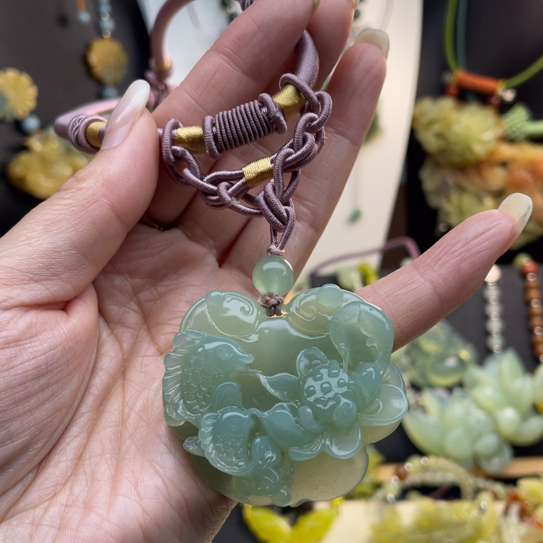 蛇纹石玉未镶嵌颈饰