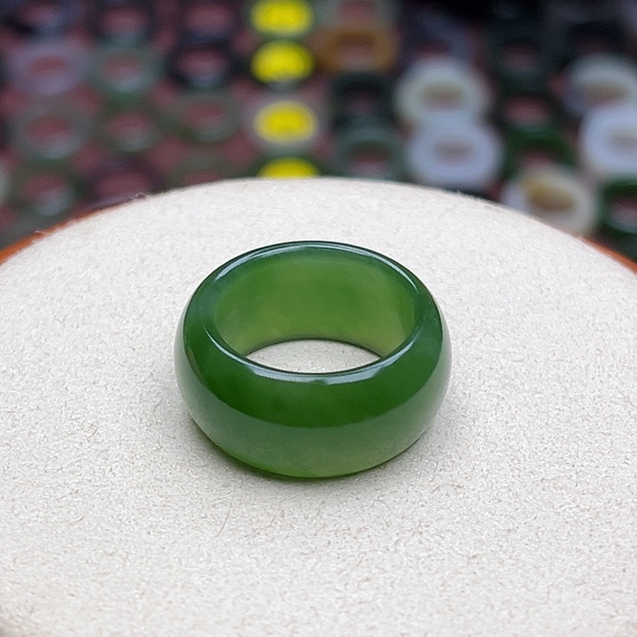 和田玉戒指未镶嵌17.4内径15圈辣绿