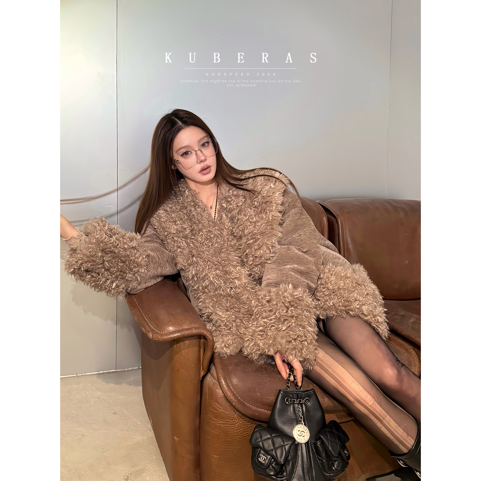 KUBERAS【烟熏玫瑰】中长款大翻领丝绒拼接羊羔毛保暖羽绒服外套