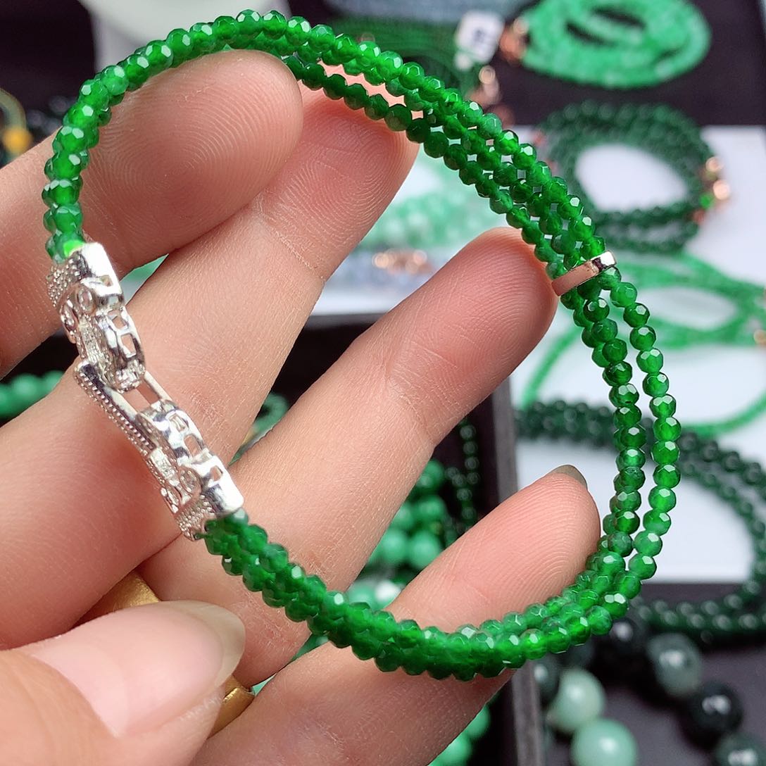 翡翠颈饰未镶嵌手串