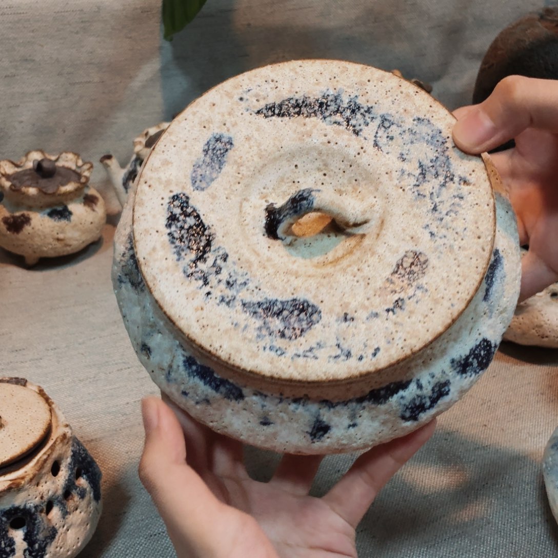 粉引可开盖茶叶罐一个