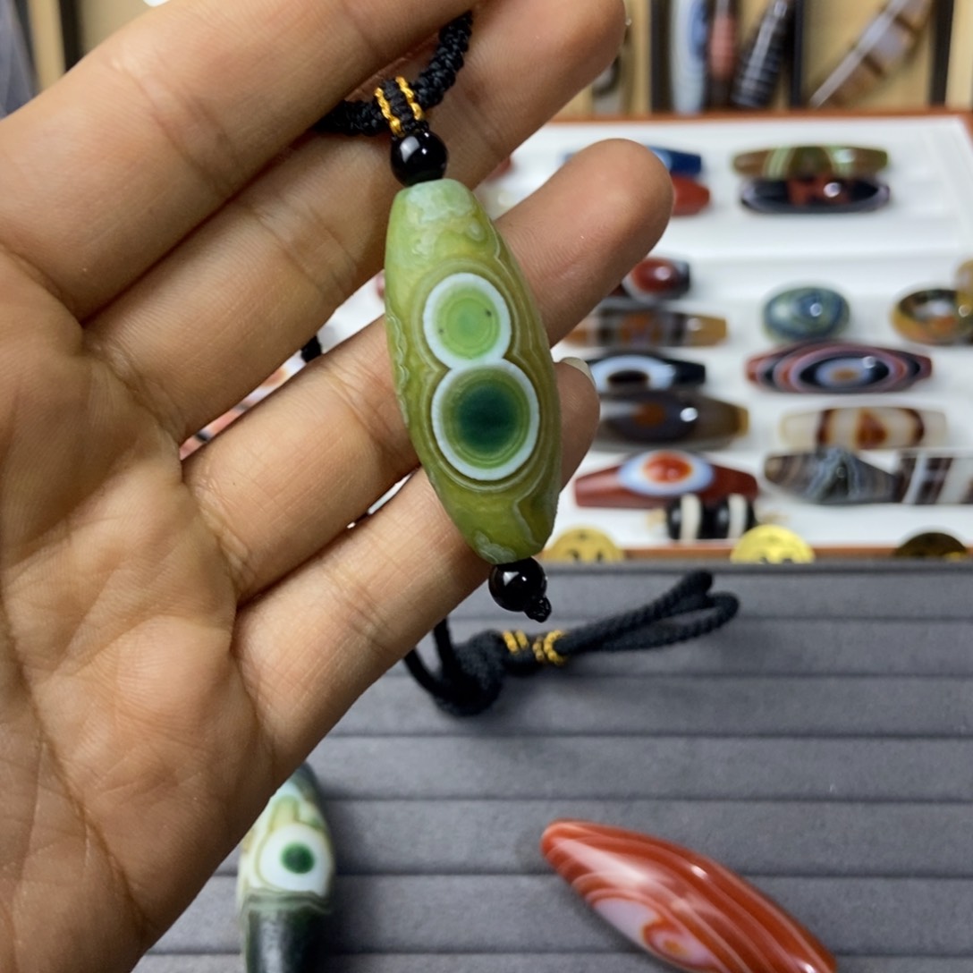 未镶嵌颈饰玛瑙/玉髓远**王