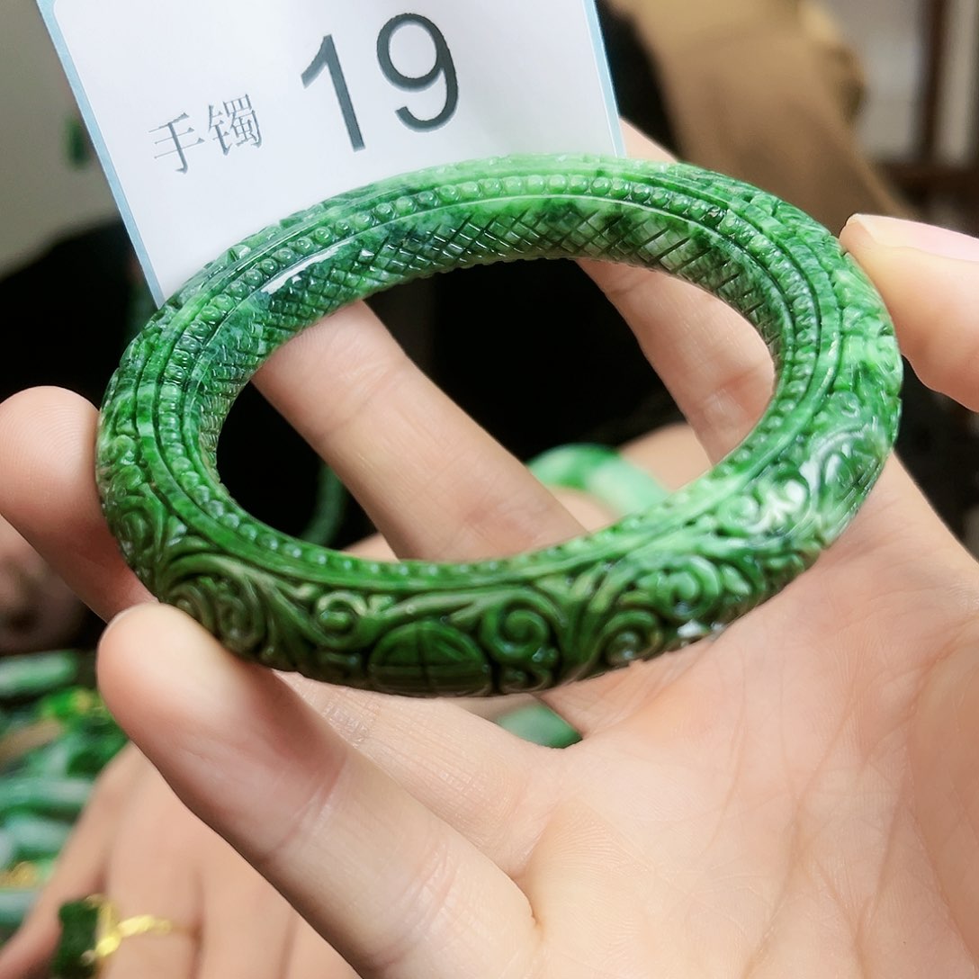 翡翠手镯未镶嵌手镯57.8