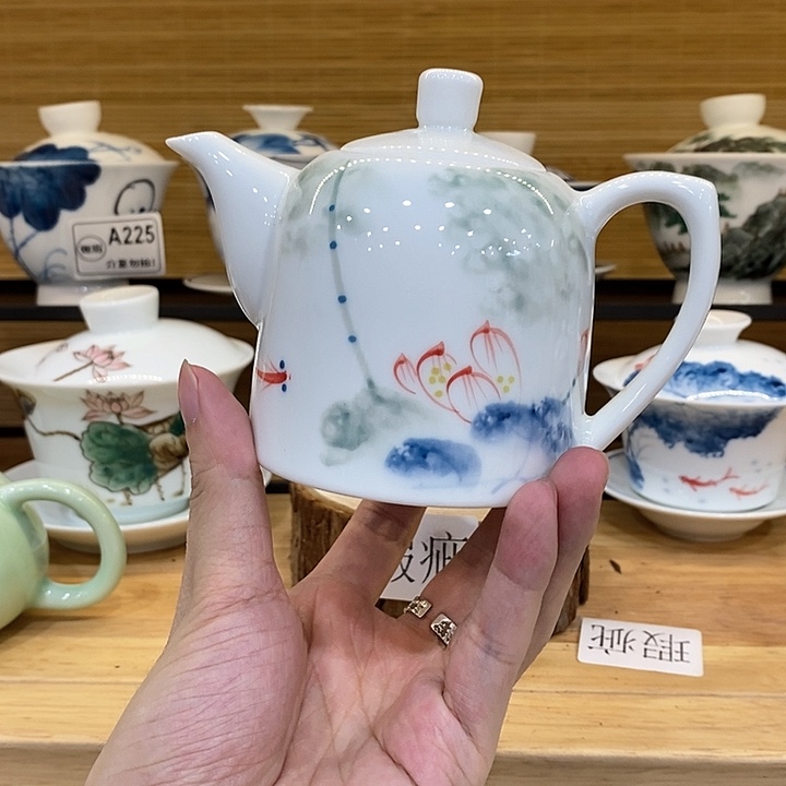 手绘茶壶五彩荷花260cc釉下彩微瑕福利款