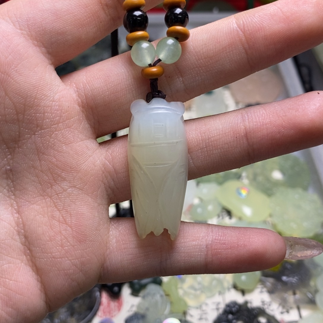 蛇纹石玉颈饰未镶嵌