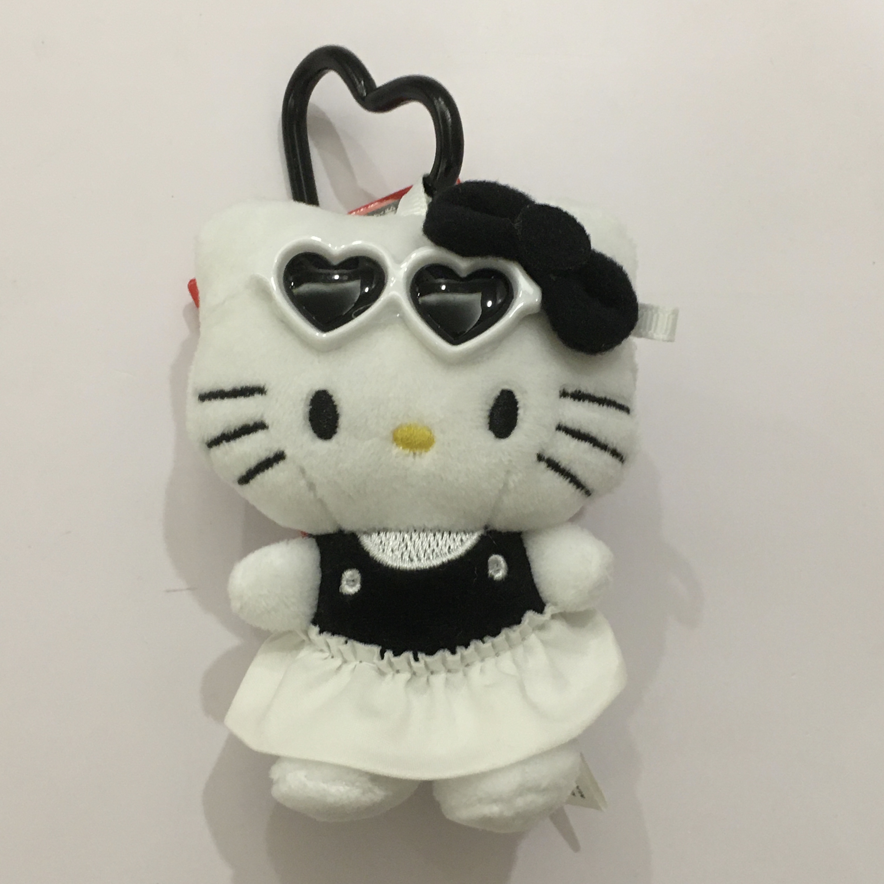 黑白墨镜爱心扣Kitty包包挂件毛绒玩偶挂件包包挂饰