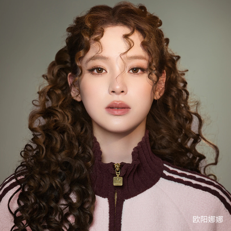 adidas/阿迪达斯【欧阳娜娜同款】女子W KNIT TRACK 夹克外套KV8867