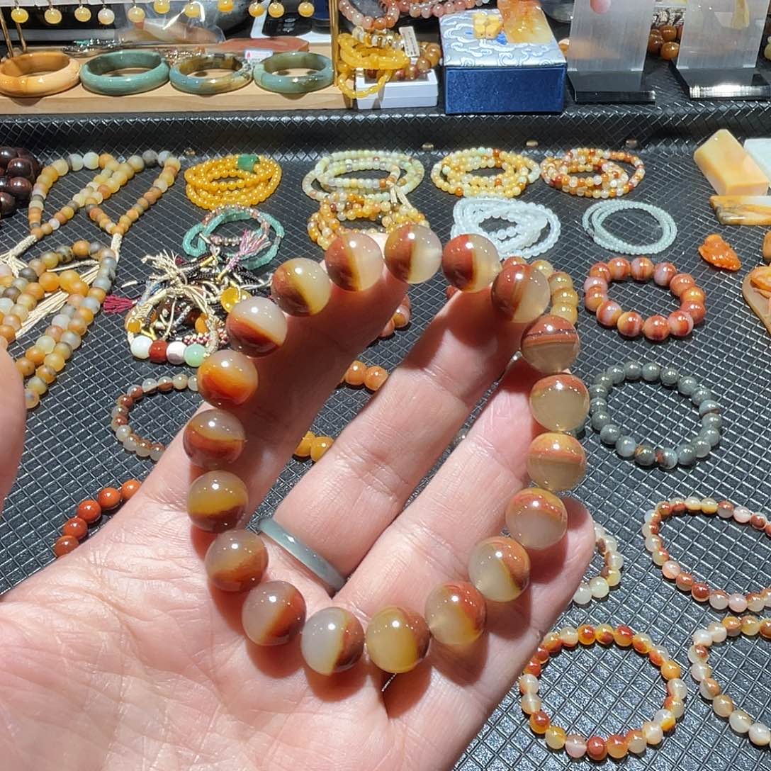 襄***初石英质玉（黄龙玉）未镶嵌挂件