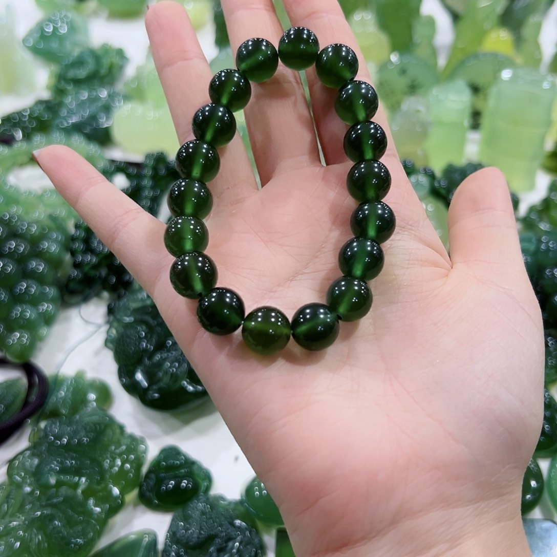老***长蛇纹石玉未镶嵌手串