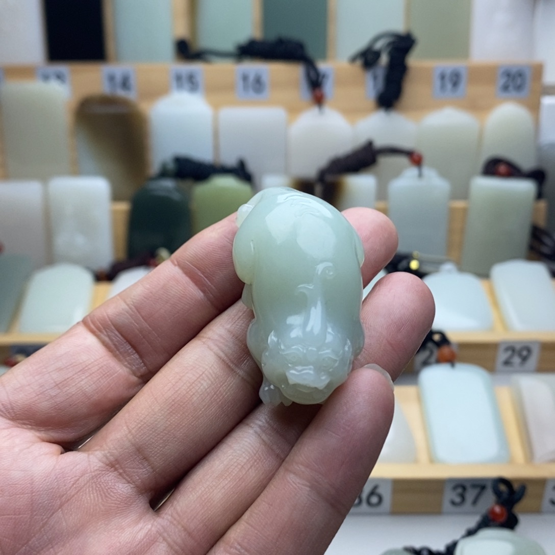 未镶嵌和田玉挂件