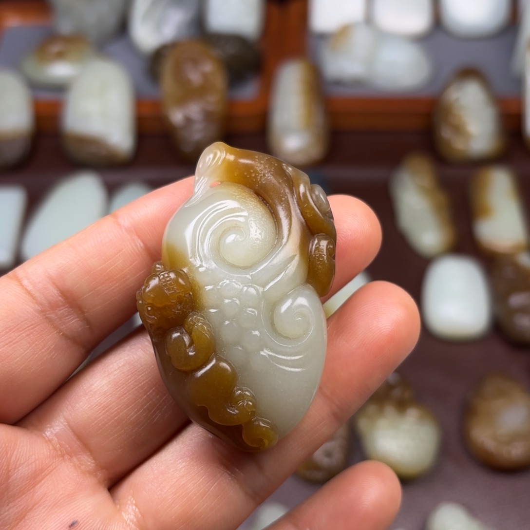 和田玉（糖玉）颈饰未镶嵌