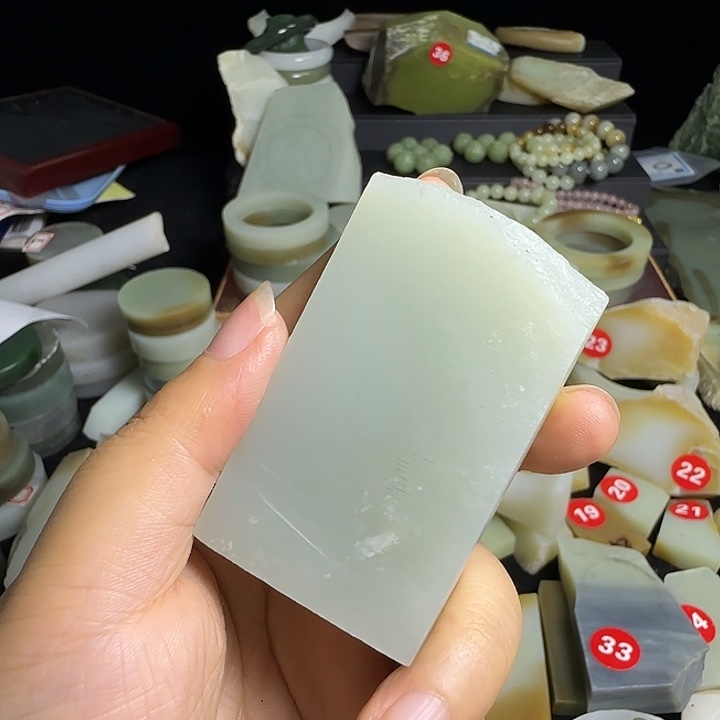 纵***里和田玉（糖玉）未镶嵌珠宝半成品