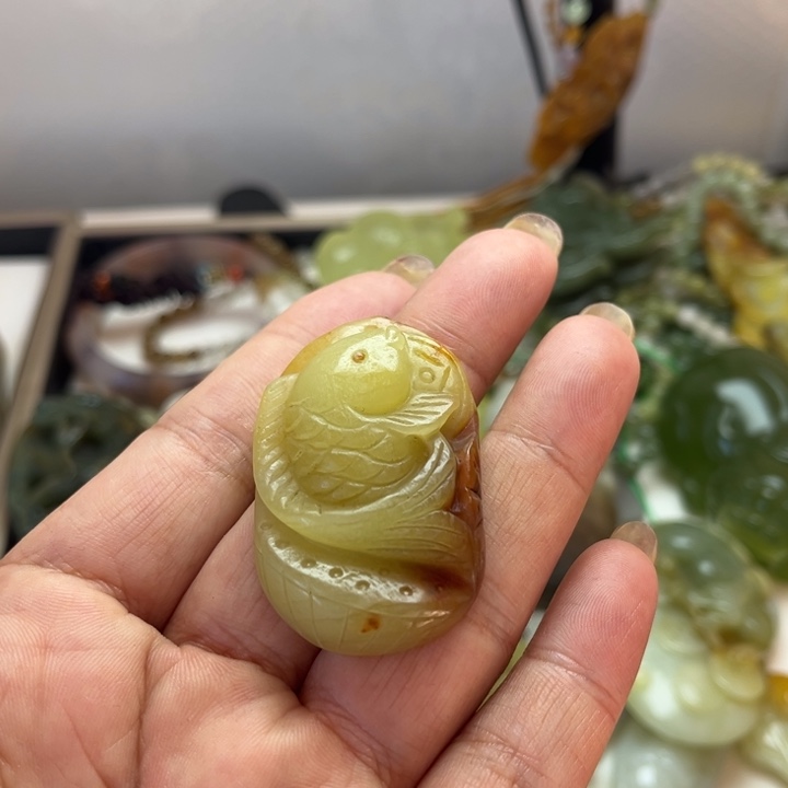 用***8蛇纹石玉未镶嵌颈饰