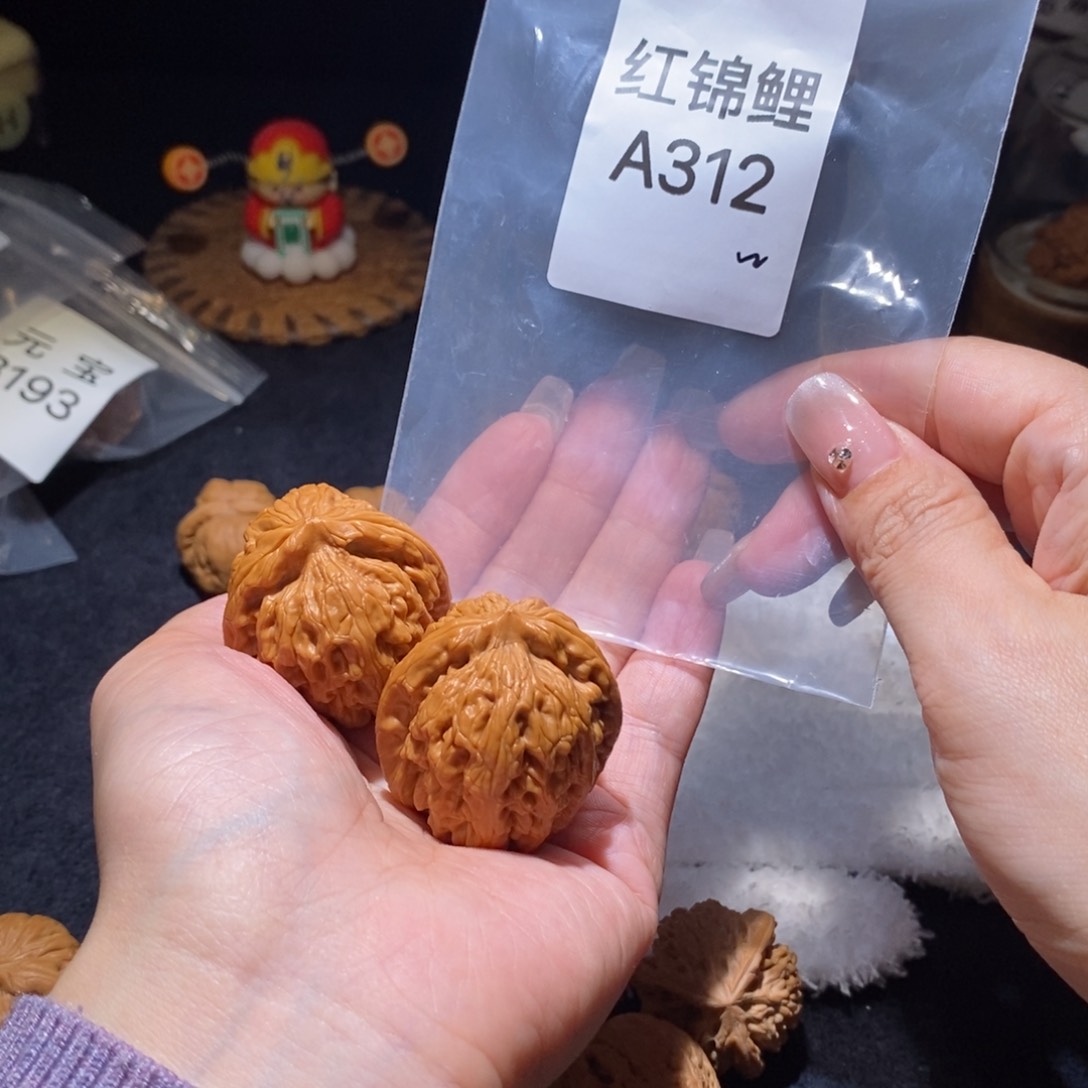 文玩核桃吊坠三**几红锦鲤41