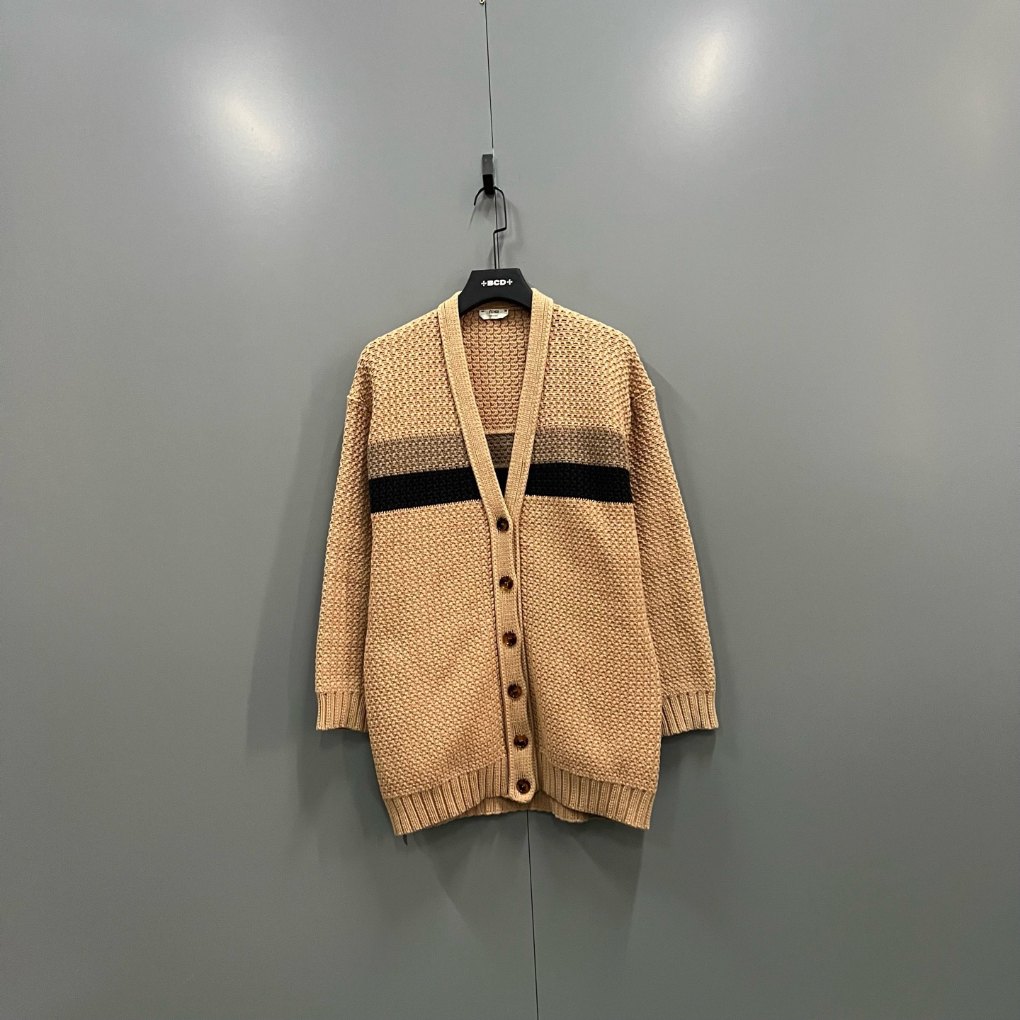 99新 FENDI/芬迪 (ll) 卡其色条纹V领开衫 42码/609556