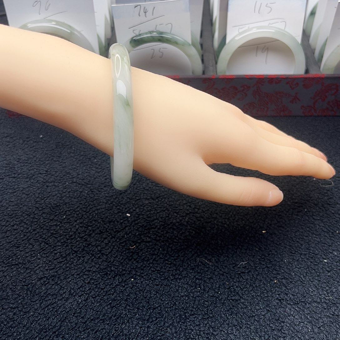 石英质玉未镶嵌手镯82