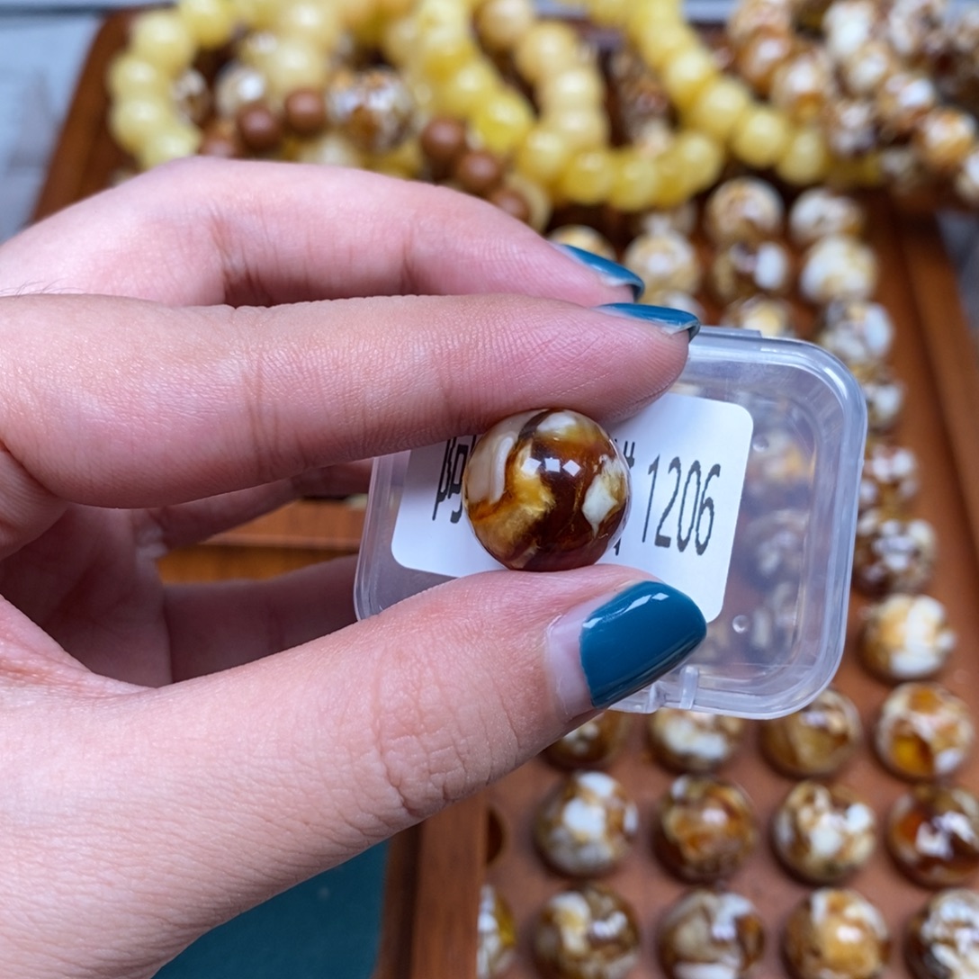 把件猴头核桃沁色圆珠老型1206