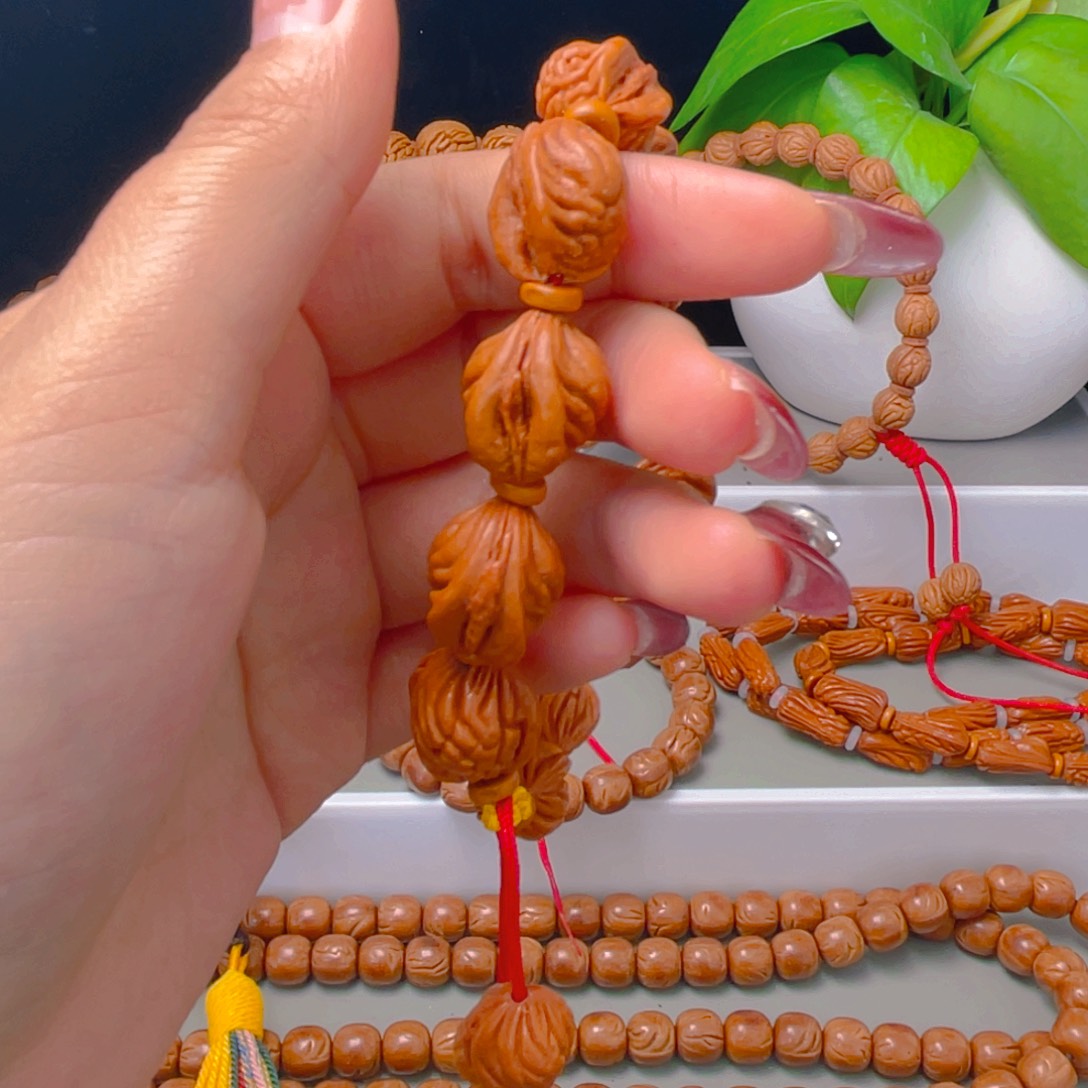 向***往秦岭龙纹桃核手串