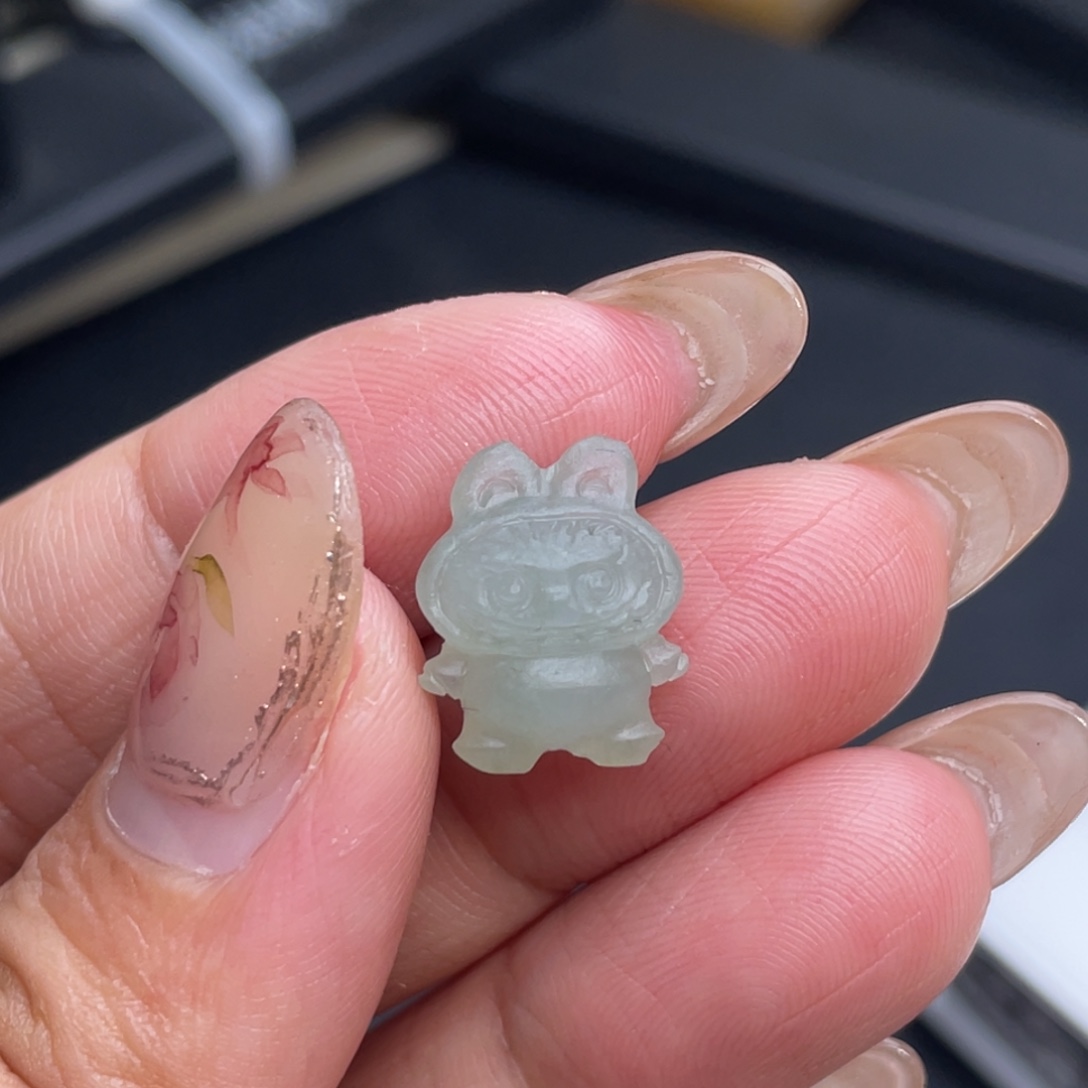 定制翡翠未镶嵌拉布布