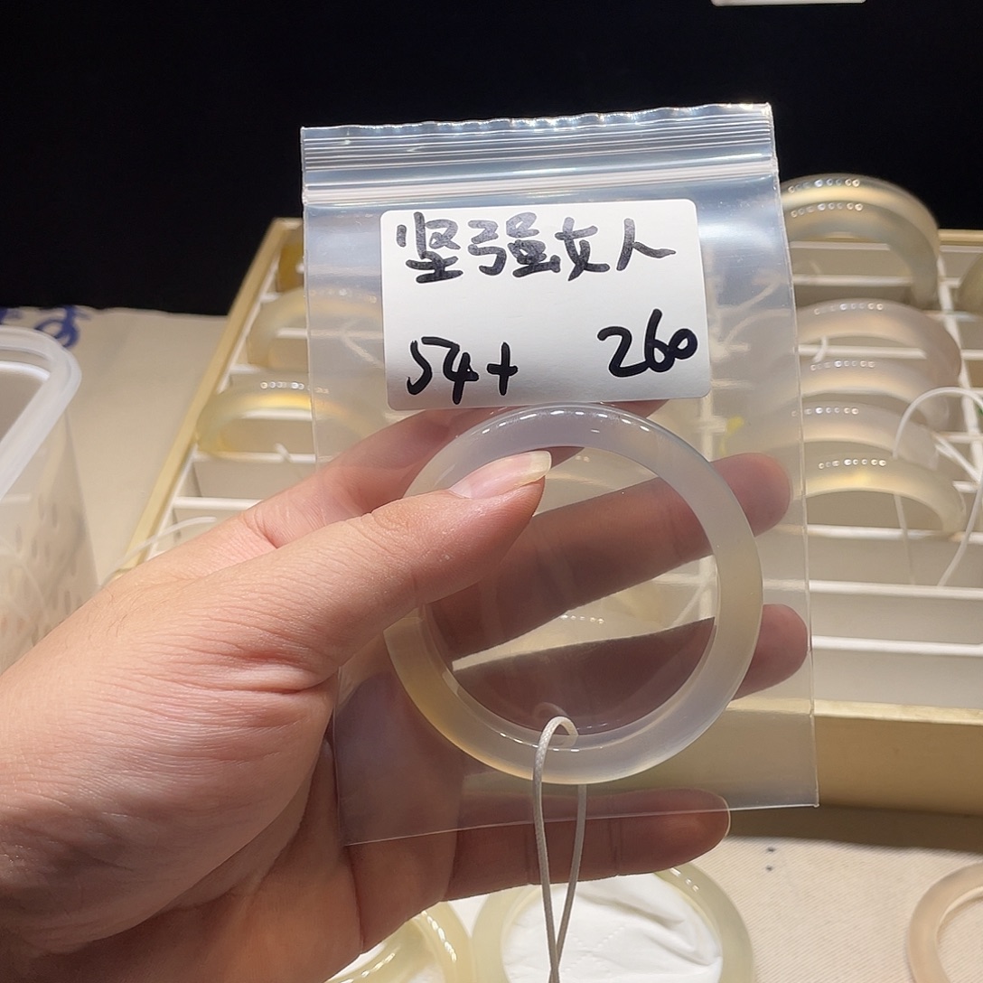 坚***人玛瑙/玉髓未镶嵌手镯