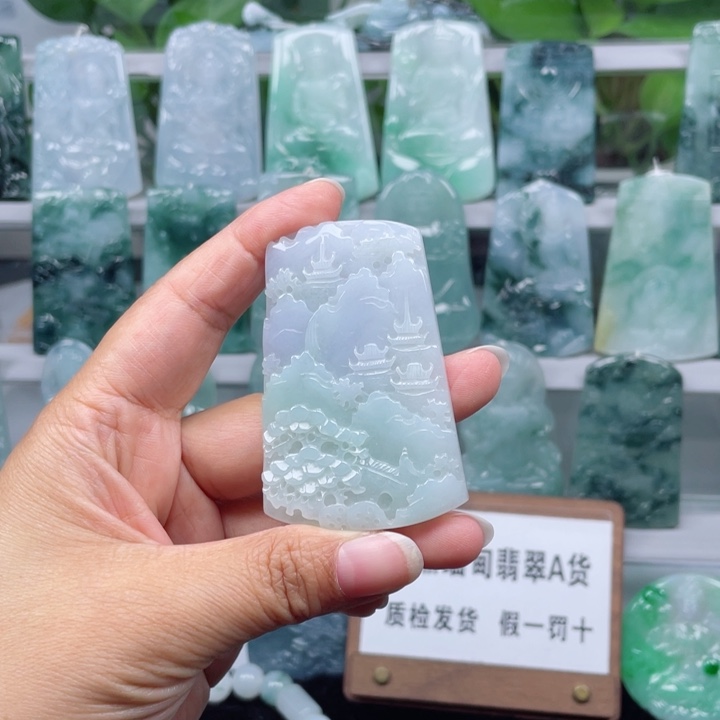 颈饰未镶嵌翡翠?**?山水牌