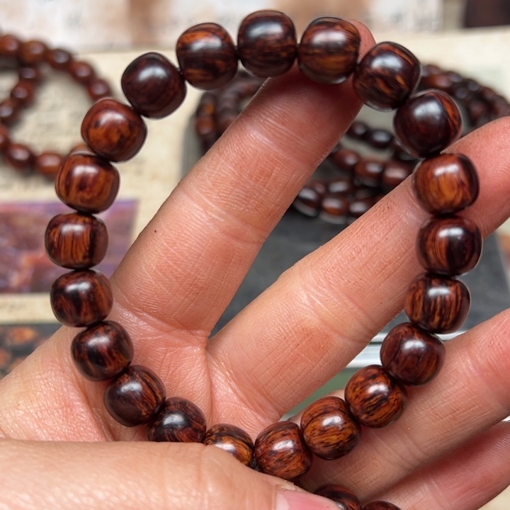 藤类海南红降10老型黑金底天花板