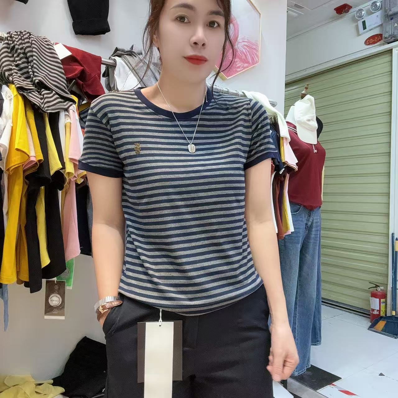 条纹时尚黑白打底短袖休闲短款修身女士女装上衣T恤打底衫665