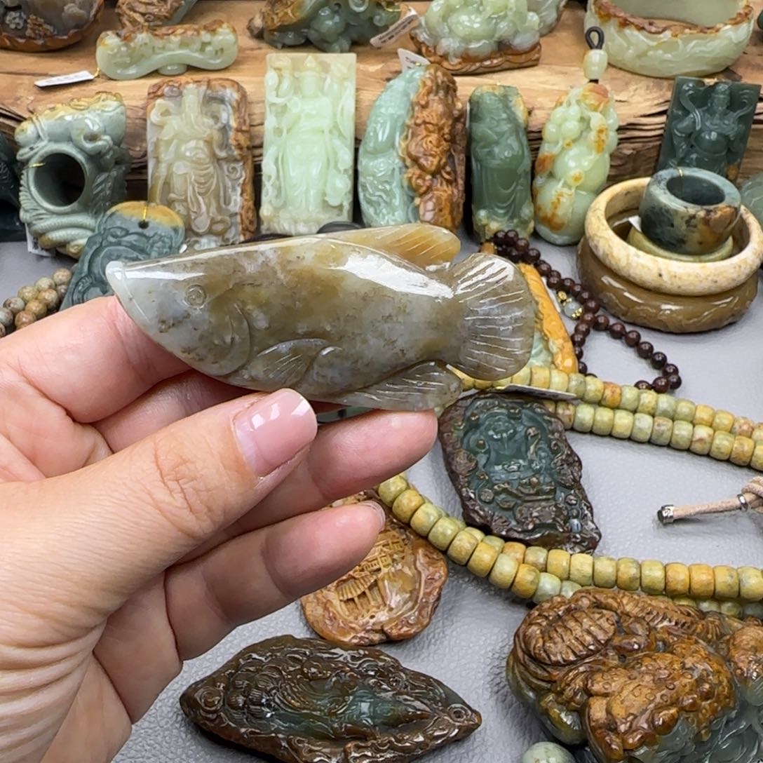 岫岩老玉（透闪石质玉）未镶嵌珠宝奇石