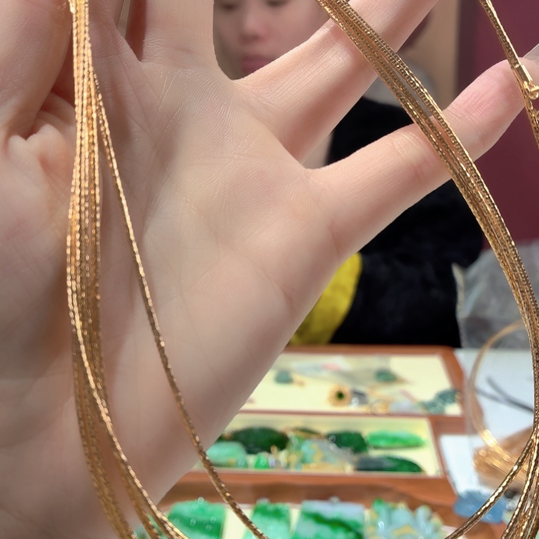 翡翠未镶嵌颈饰项圈