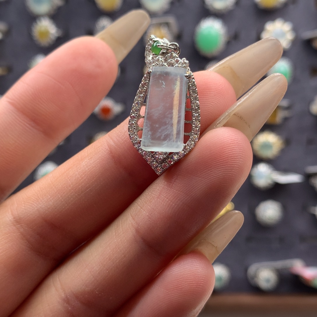 颈饰银S925镶嵌翡翠吊坠