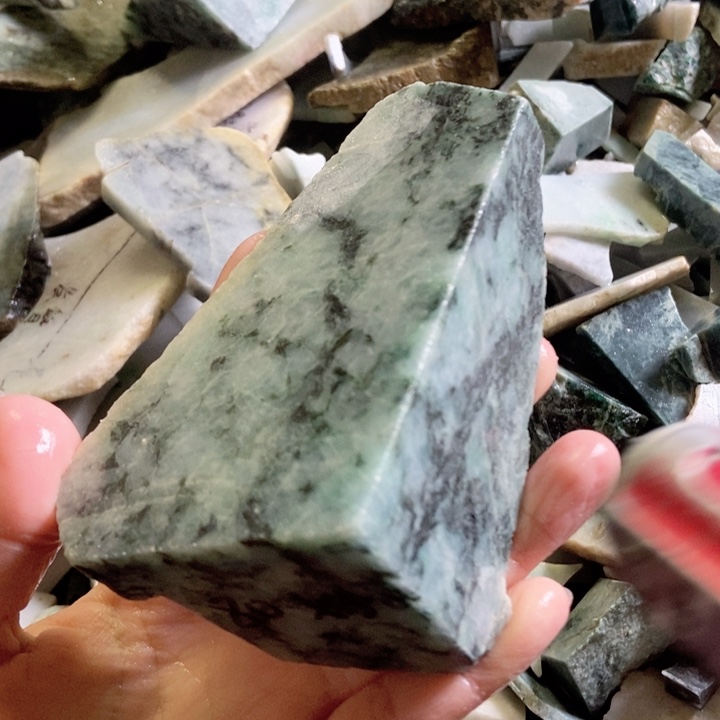 翡翠颈饰未镶嵌天然翡翠