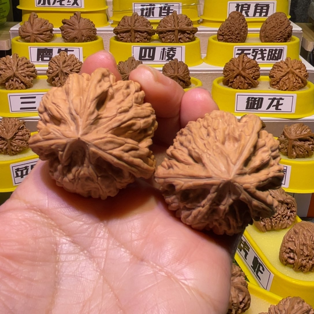 小***边桃核把件文山三棱38