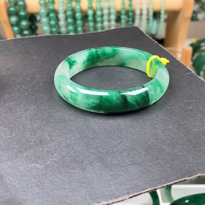 未镶嵌手镯石英质玉