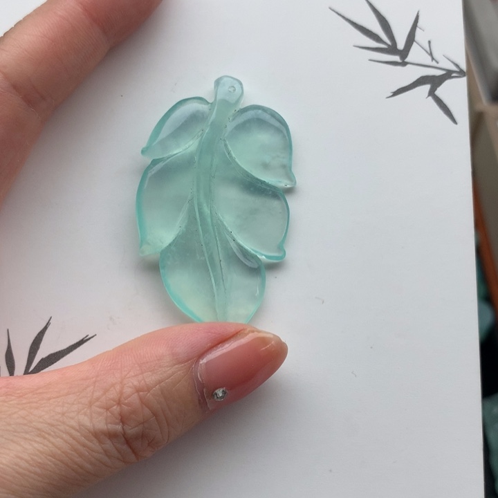 岫玉未镶嵌颈饰树叶