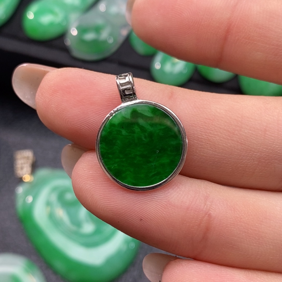 翡翠颈饰银S925镶嵌雪**宝翡翠