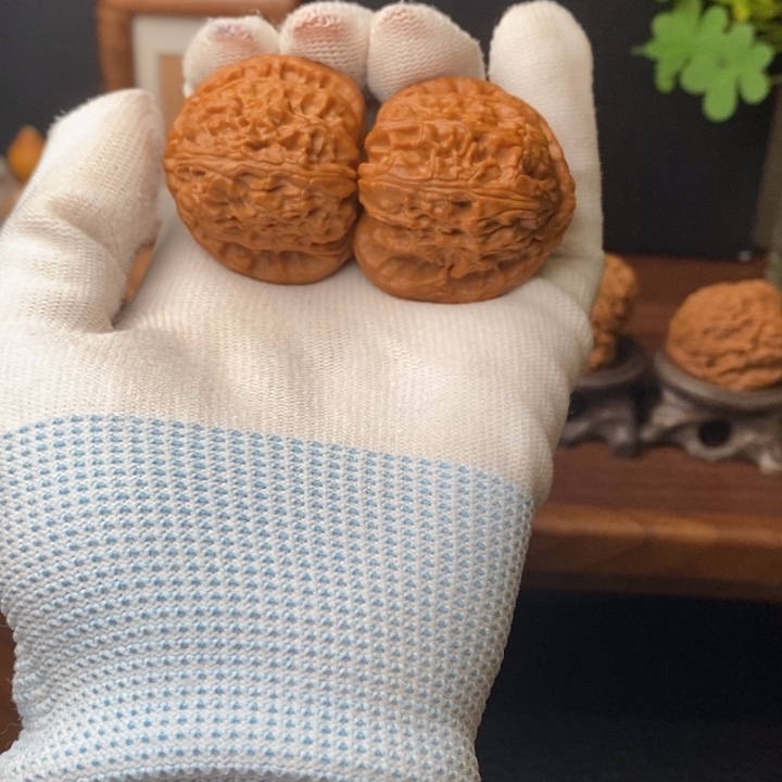 文玩核桃把件n****k三角白狮子头文玩核桃