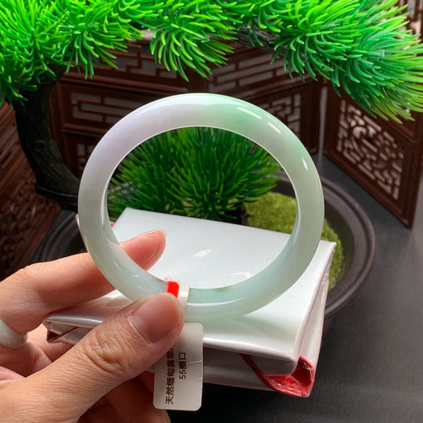 55圈口天然缅甸翡翠A货手镯糯化种水冰淡春彩飘花彩正圈