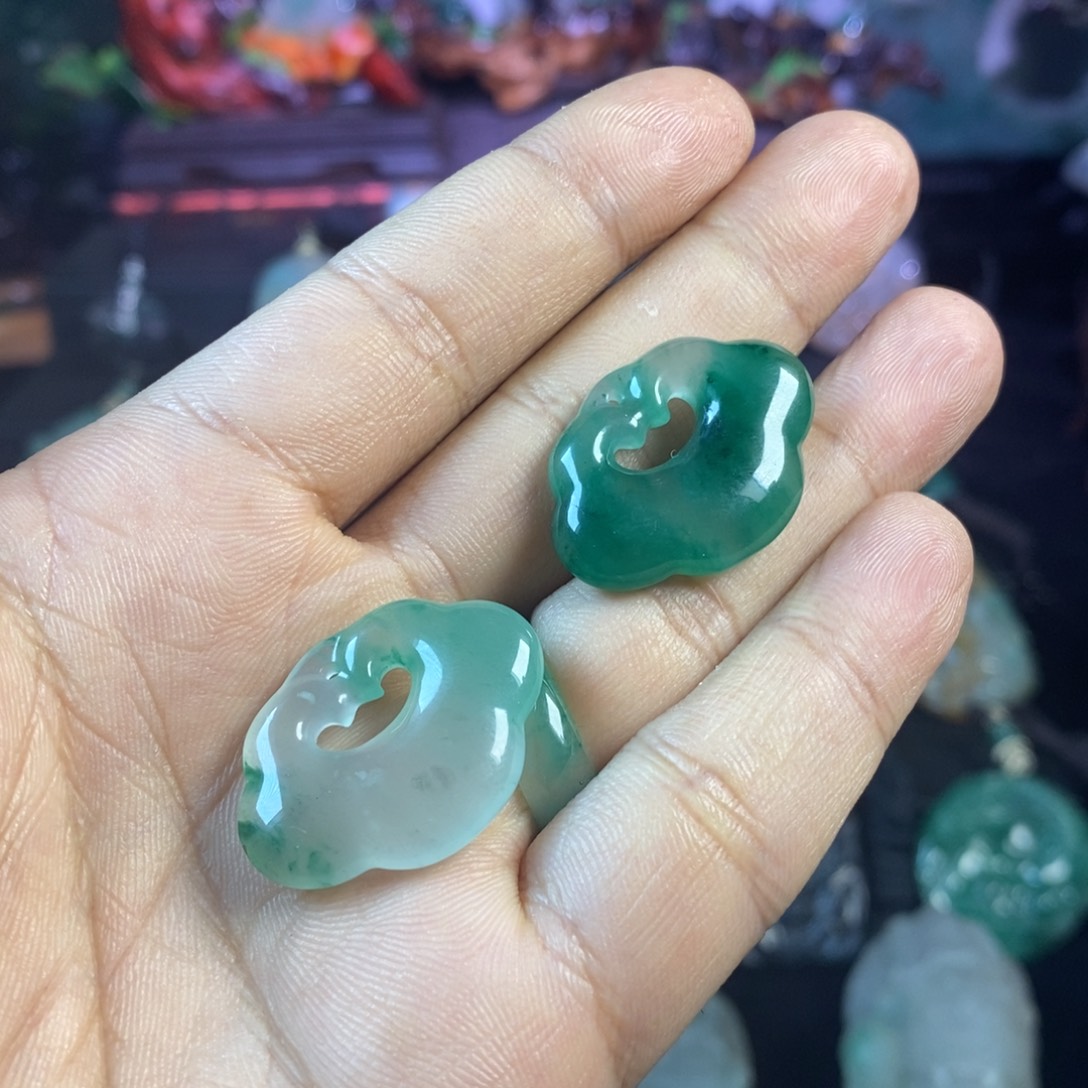 石英质玉（非洲翠）未镶嵌吊坠(不含链)