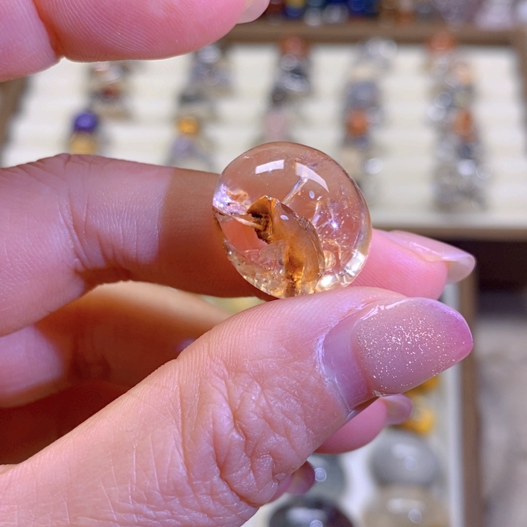 颈饰未镶嵌水晶，