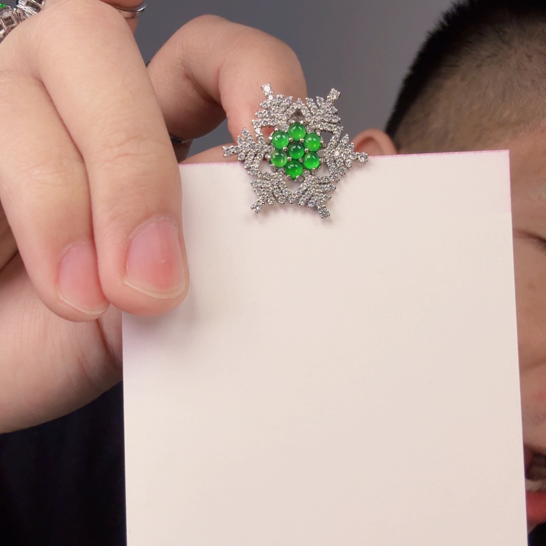 翡翠颈饰未镶嵌一件