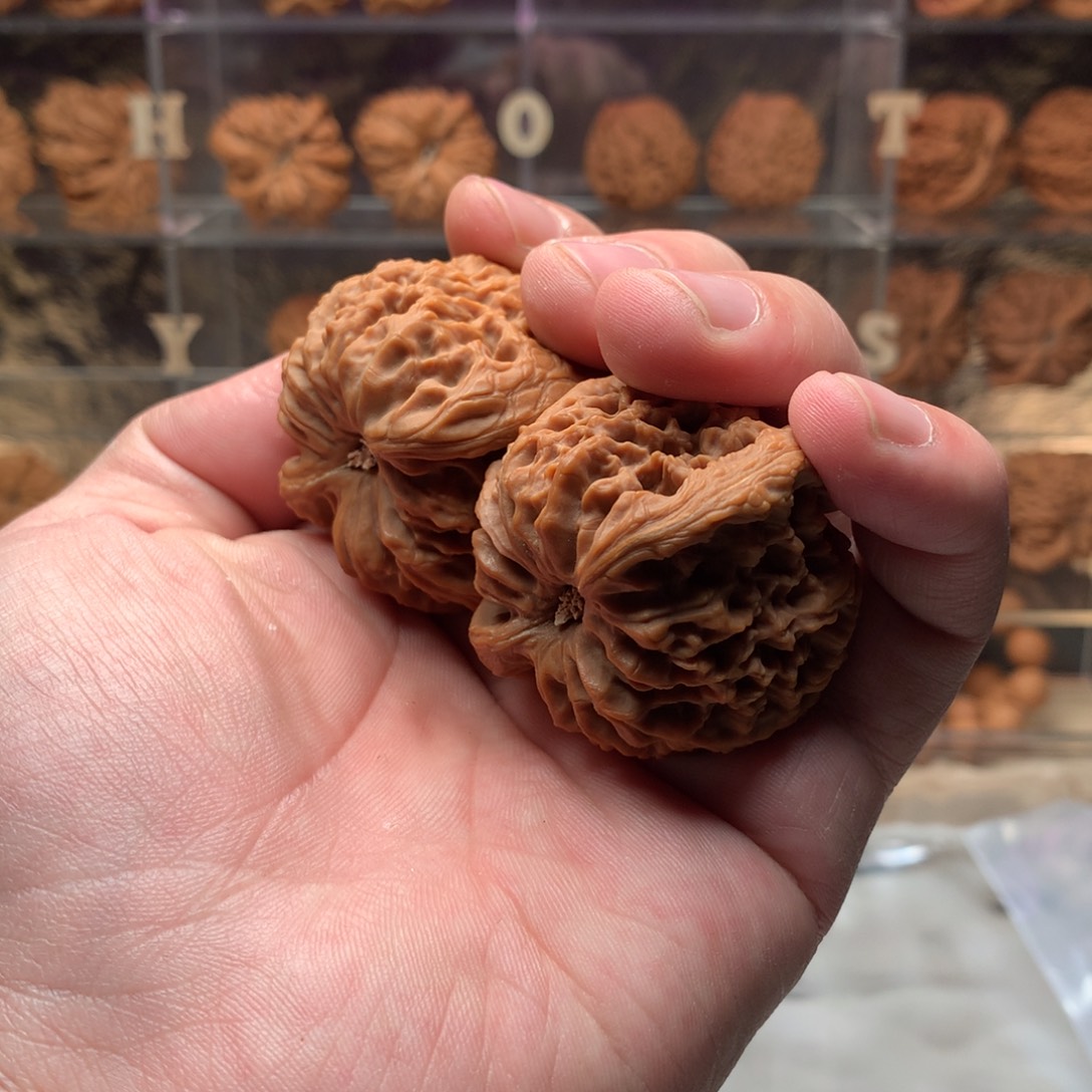 哈***品文玩核桃吊坠288比赛南疆石