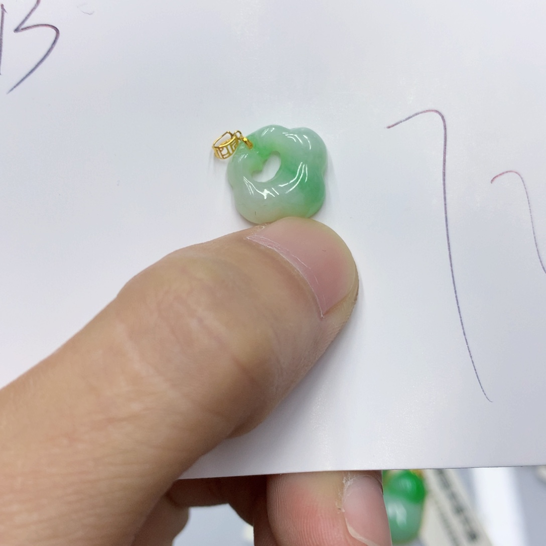 翡翠颈饰18K金镶嵌翡翠11111111111111