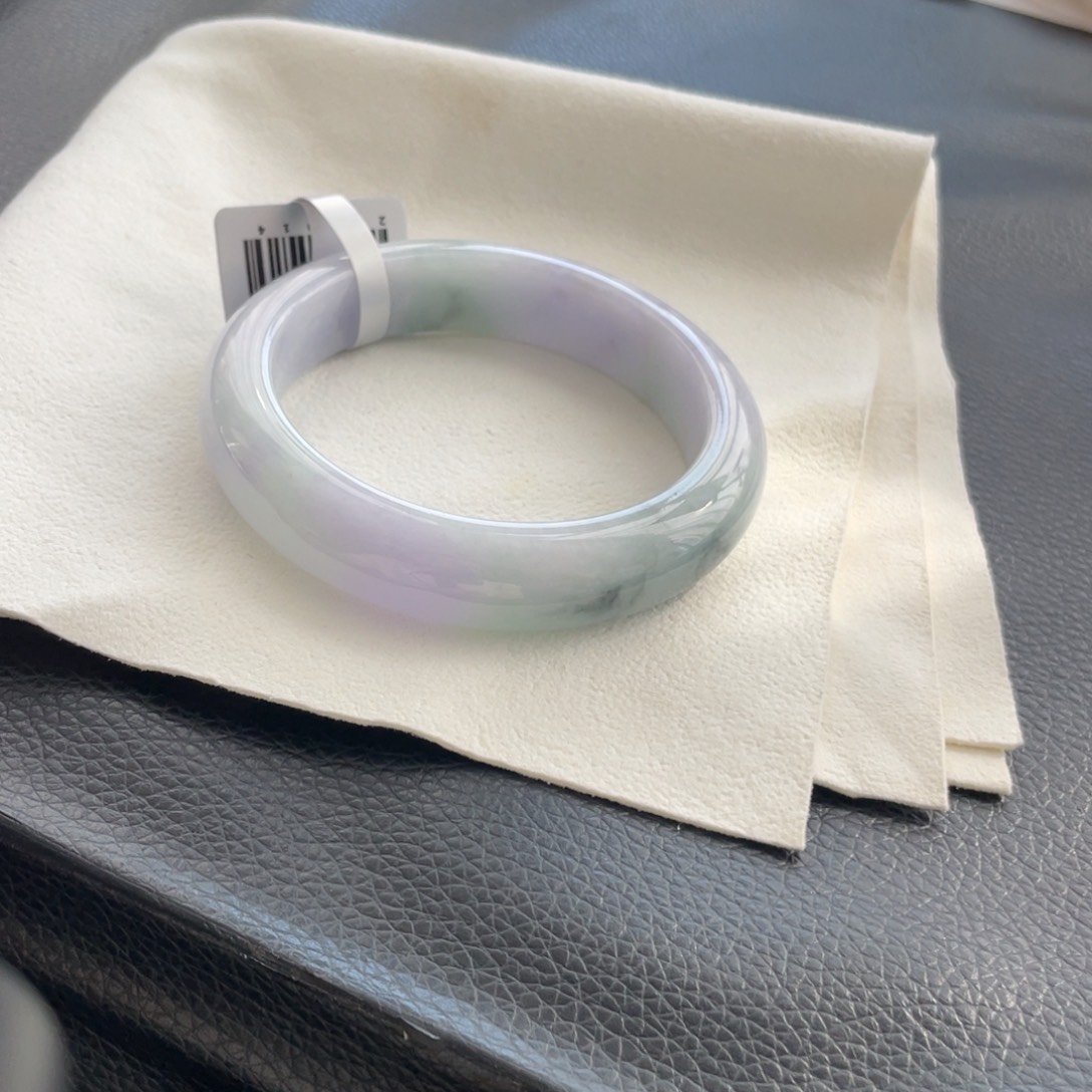 伊***翡翠未镶嵌手镯纹裂57.5正圈