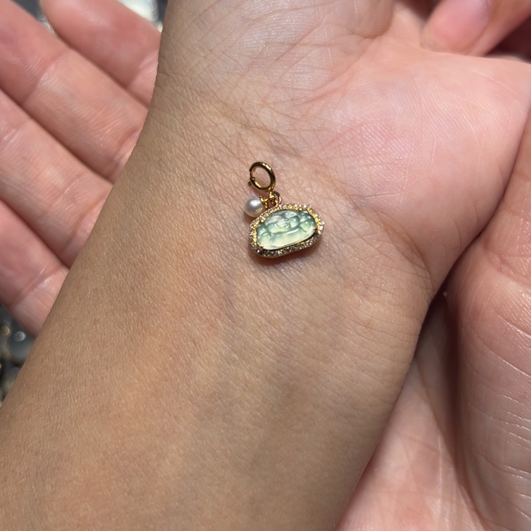 翡翠18K金镶嵌颈饰萌*吊坠